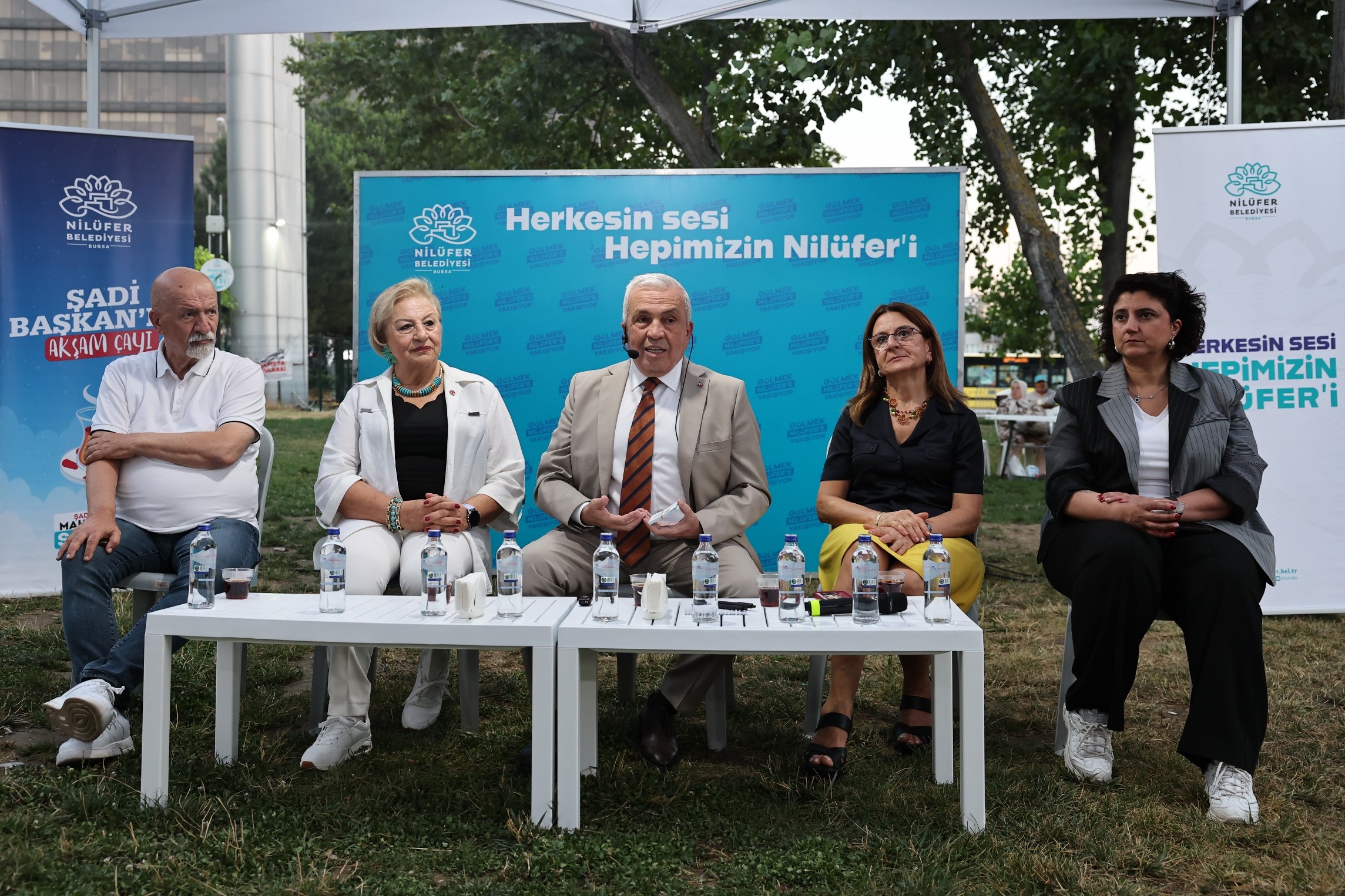 Nilüfer Belediye Başkanı Şadi Özdemir, İhsaniye Mahallesi sakinleri ile bir
