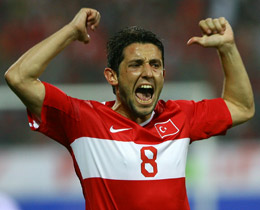 Eski milli futbolcu Nihat Kahveci, eşine yönelik darp iddiaları nedeniyle