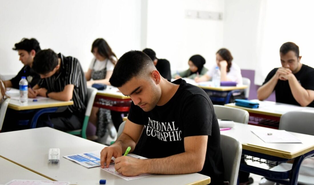 Antalya Muratpaşa Belediyesi’nin ücretsiz üniversiteye hazırlık desteği sunduğu Muratpaşa Gençlik