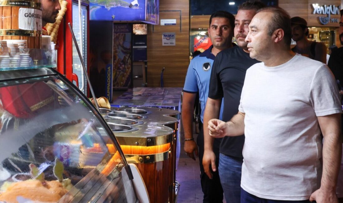 Antalya Büyükşehir Belediyesi Zabıta Dairesi Başkanlığı ekipleri, kent merkezinde yaya