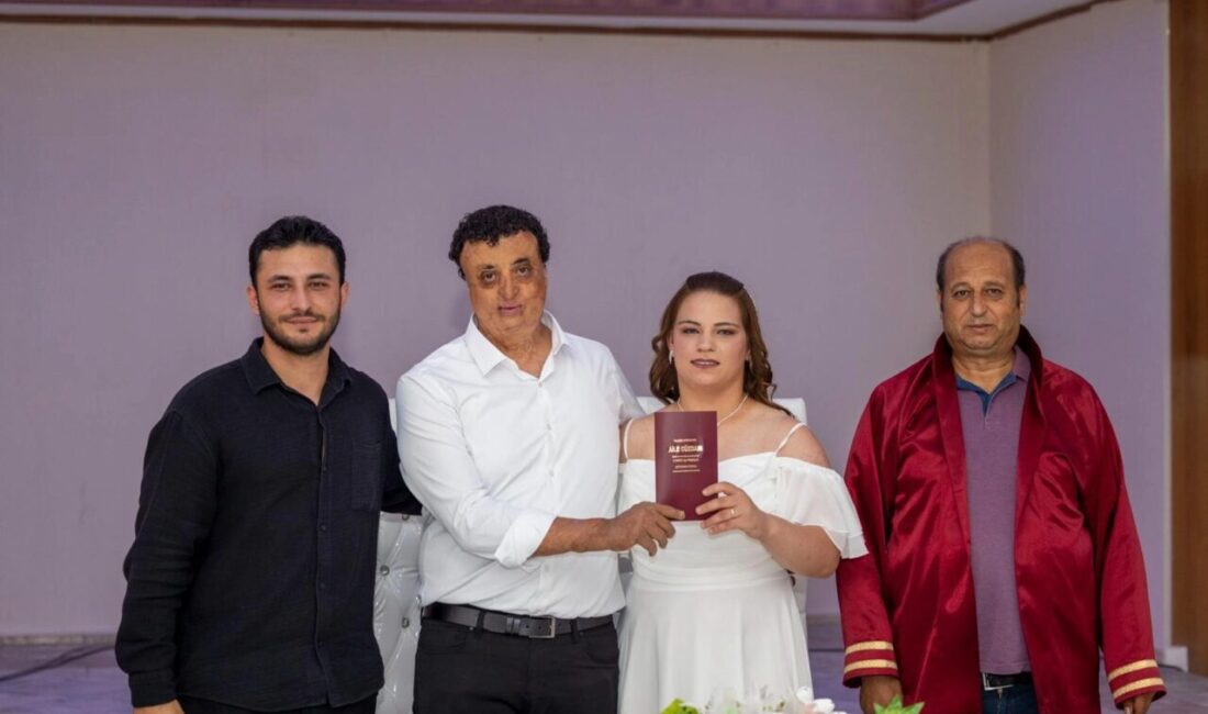 İzmirli sağır çift, İzmir Büyükşehir Belediyesi’nin işaret dili çevirmeninin desteği