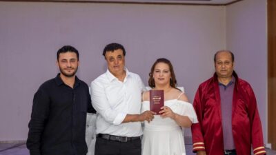 İzmirli sağır çift, İzmir Büyükşehir Belediyesi’nin işaret dili çevirmeninin desteği