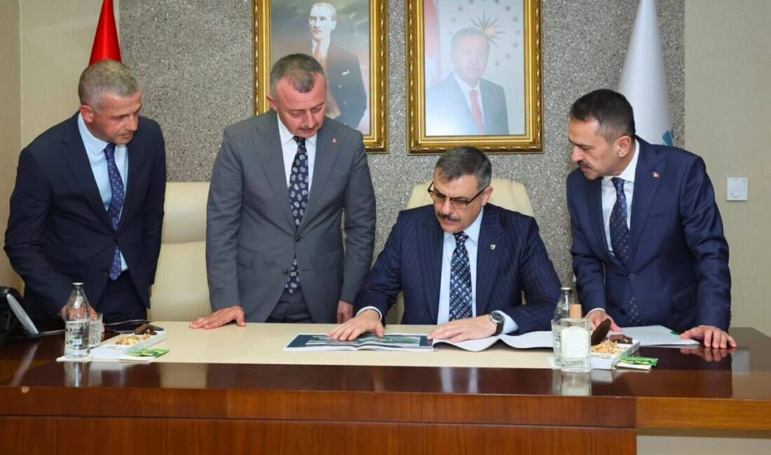 İçişleri Bakanı Mustafa Çiftçi, Kocaeli’de gerçekleştirdiği temasların ardından Kocaeli Büyükşehir