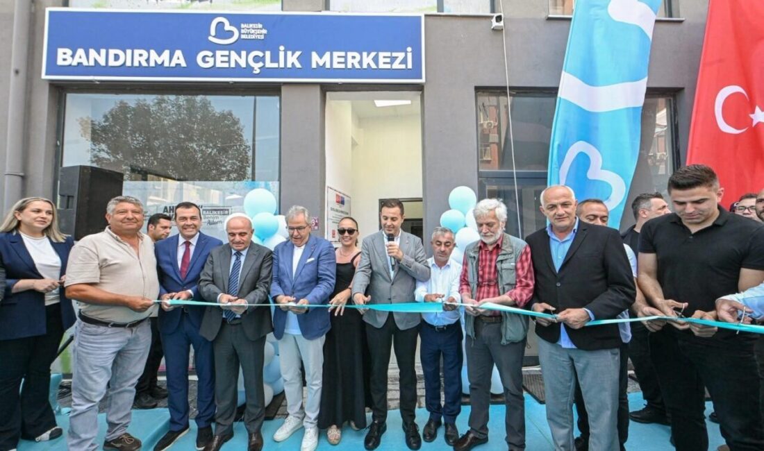 Balıkesir Büyükşehir Belediye Başkanı Ahmet Akın, Bandırma’da ikinci Gençlik Merkezi’ni