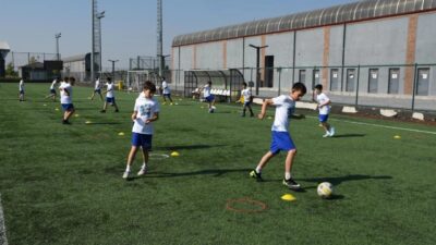 Balıkesir Büyükşehir Belediyesi, yaz tatilinde çocukları ve gençleri sporla buluşturmaya