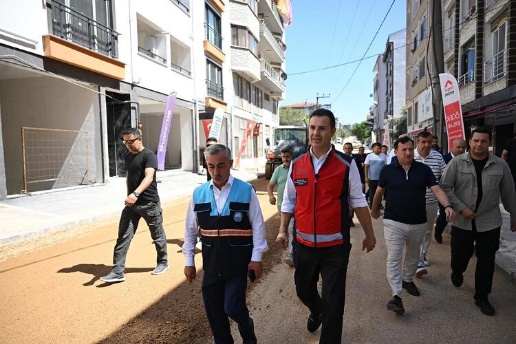 Balıkesir Büyükşehir Belediyesi, 20 ilçenin tümünde sürdürdüğü yatırımlarına Manyas ile