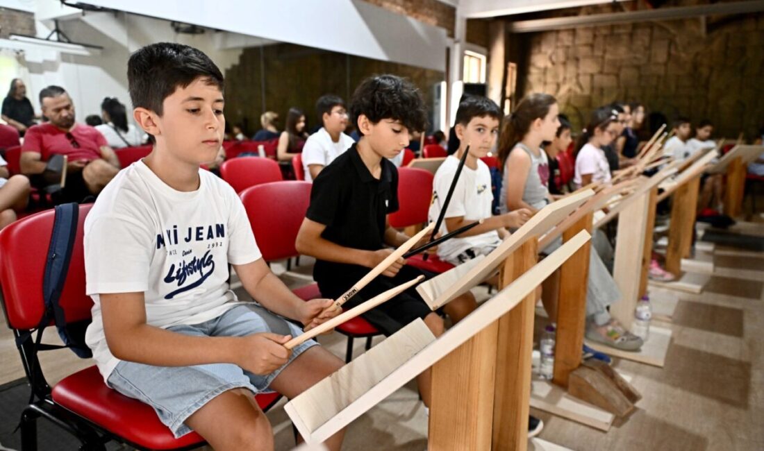 Antalya’da Muratpaşa Belediyesi’nin Değirmenönü Kurs Merkezi’nde yaz dönemi sanat ve
