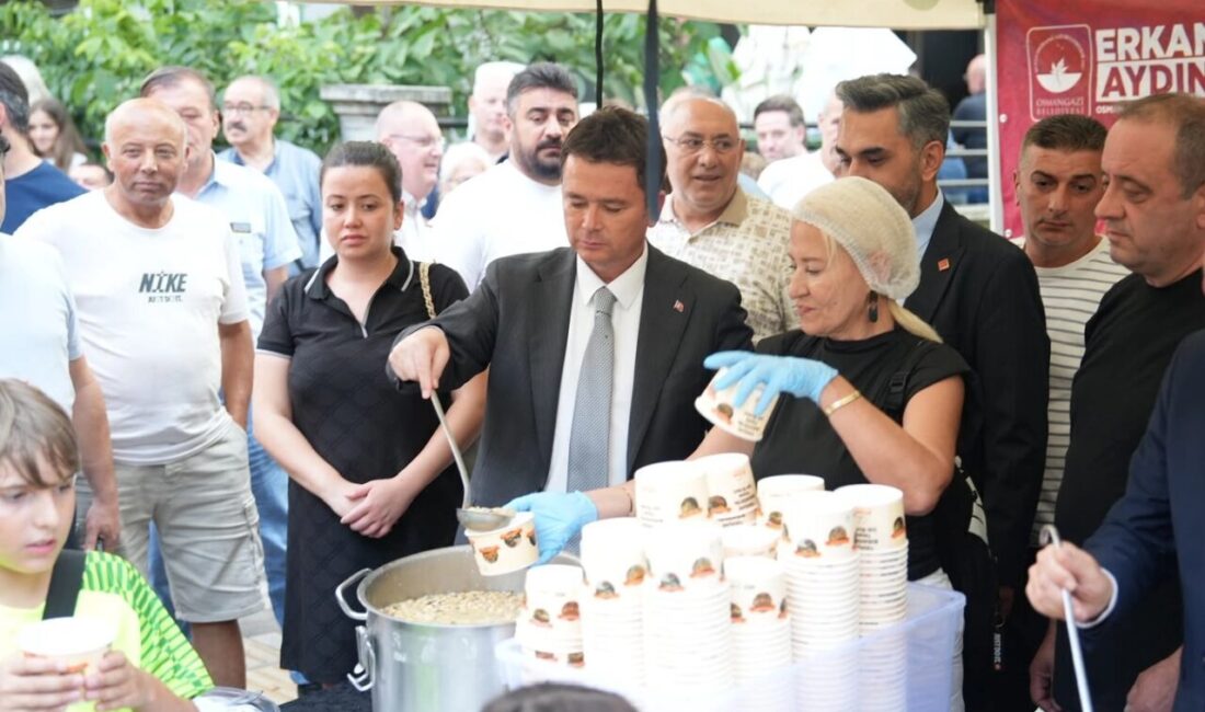 Bursa'da Osmangazi Belediye Başkanı Erkan Aydın, Küplüpınar Mahallesi sakinleriyle bir