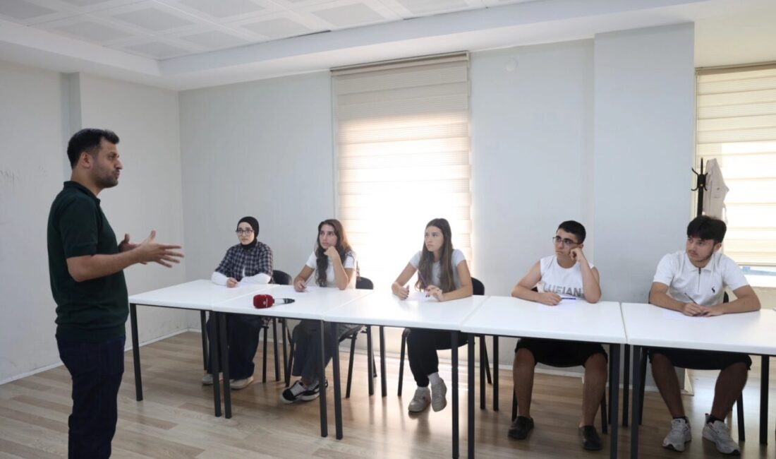 Bursa Osmangazi Belediyesi, eğitimde fırsat eşitliğini güçlendirmek amacıyla Emek Yetenek Evi’nde
