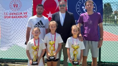 Bursa'da Osmangazi Belediyespor Tenis Takımı sporcuları, 9-10 Yaş Bursa İl Birinciliği