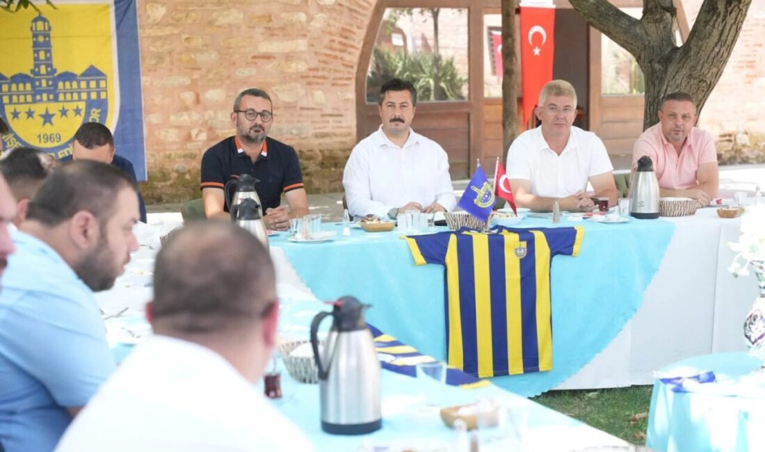 Bursa'da Yenişehir Belediye Başkanı Ercan Özel, önümüzdeki sezon Profesyonelliğe Geçiş