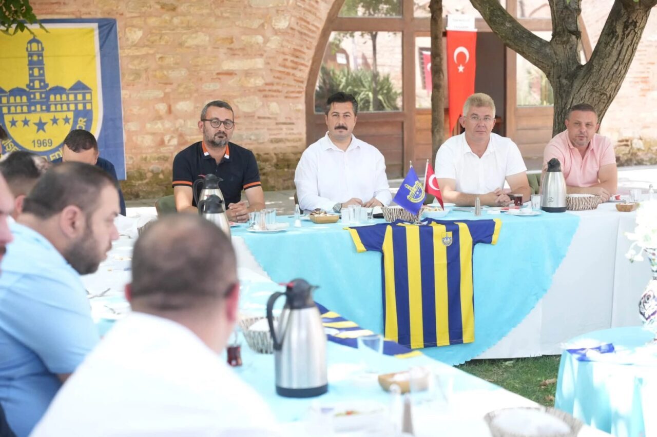 Bursa'da Yenişehir Belediye Başkanı Ercan Özel, önümüzdeki sezon Profesyonelliğe Geçiş