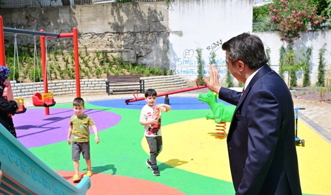 Yıldırım Belediyesi, yaz döneminde parklardaki bakım ve onarım çalışmalarını yoğunlaştırdı.