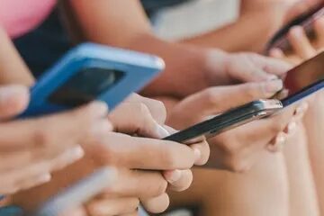 Akıllı telefonlar, sosyal medya platformları ve kısa video içerikleri günlük