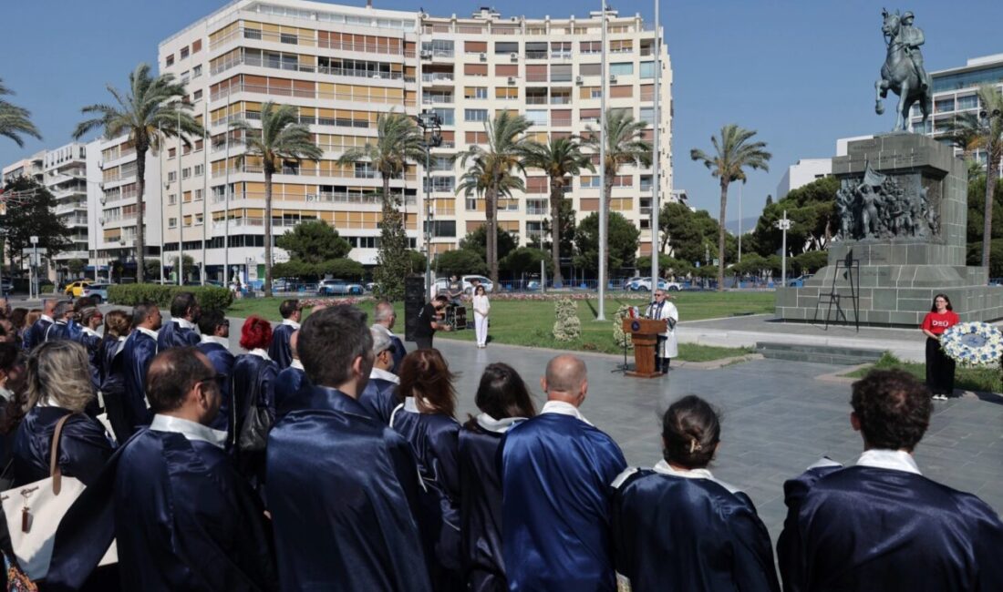 Dokuz Eylül Üniversitesi (DEÜ), kuruluşunun 44. yıl dönümünü düzenlediği törenle