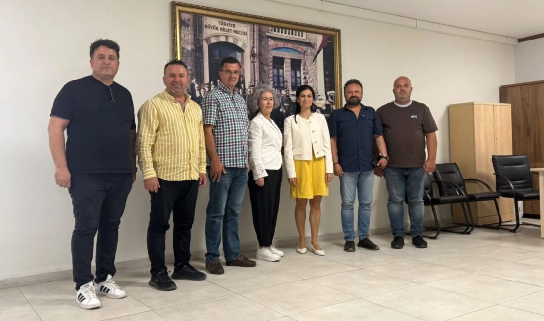 Edirne Gazeteciler Derneği (EGD) Başkanı Gökhan Tuzladan, beraberinde Başkan Yardımcıları Mehmet Şenol , Tamer