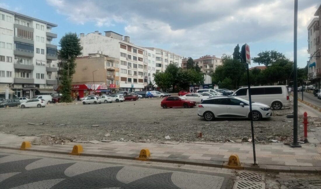 Edirne'nin Keşan ilçesinde depreme dayanıksız olduğu için yıkılan özel mülk