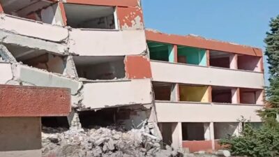 Edirne'nin Keşan ilçesind depreme dayanıksız olduğu gerekçesiyle boşaltılan Cumhuriyet Ortaokulu