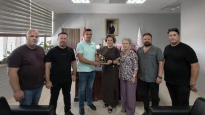 Edirne Gazeteciler Derneği (EGD) Başkanı Gökhan Tuzladan, beraberinde Başkan Yardımcıları
