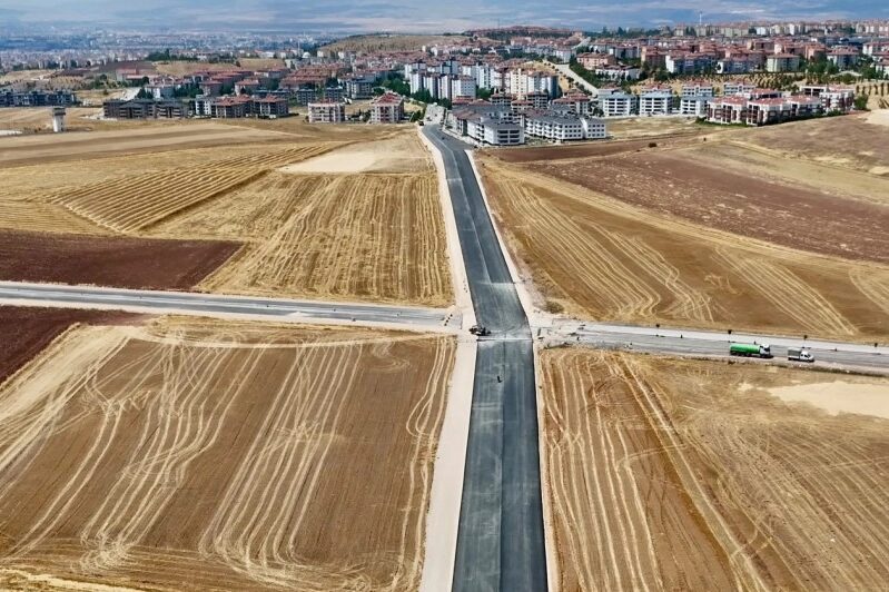 Eskişehir Büyükşehir Belediyesi, kent genelinde sürdürdüğü ulaşım yatırımlarına hız kesmeden