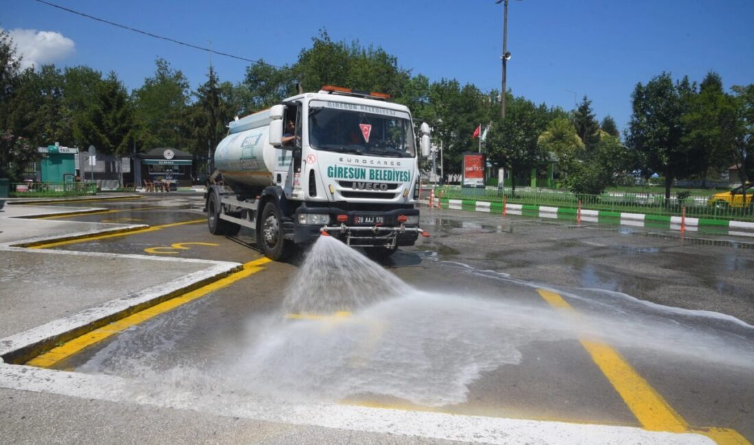 Giresun Belediyesi şehir genelinde yürüttüğü temizlik çalışmalarını aralıksız bir şekilde
