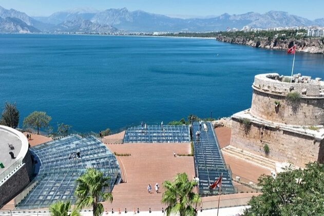 Antalya Büyükşehir Belediyesi, Hıdırlık Kulesi’nin tarihi dokusunu koruyarak, 2 bin