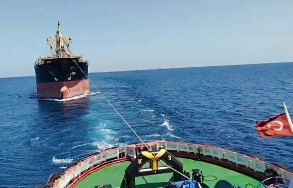 İstanbul Türkeli Feneri açıklarında makine arızası yapan 130 metre uzunluğundaki