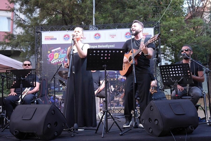 İstanbul Maltepe Belediyesi, yaz akşamlarını kültür ve sanat etkinlikleriyle renklendirmeyi sürdürüyor.