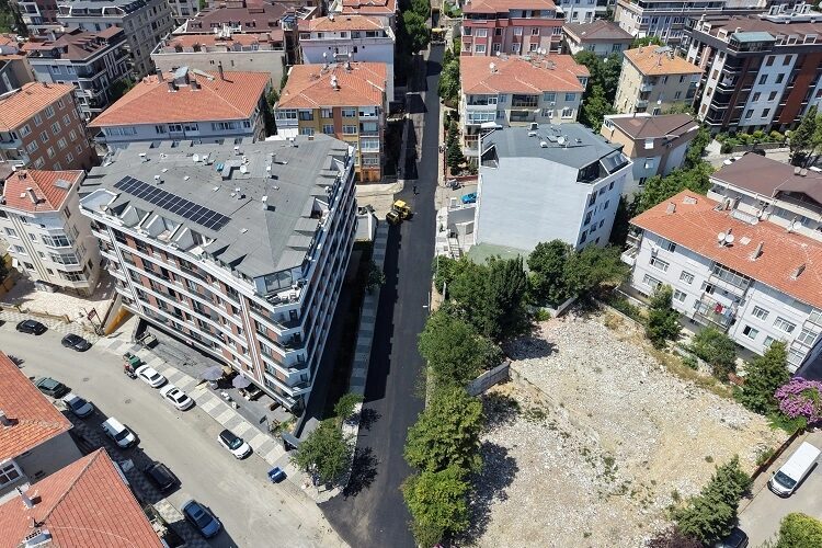 Maltepe Belediyesi, ilçe genelinde sürdürdüğü yol yenileme çalışmalarına Altıntepe Mahallesi'nde