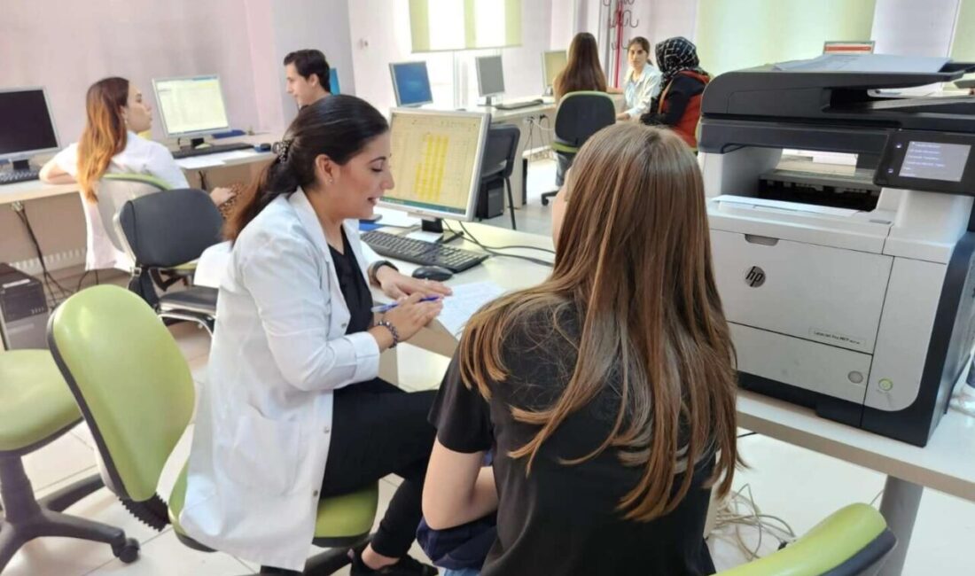 İstanbul Üsküdar Belediyesi, üniversiteye hazırlanan gençlerin tercih döneminde doğru bilgiye