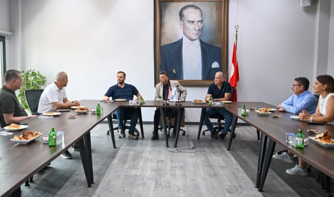 Bornova Belediye Başkanı Ömer Eşki, İzmir tekstil ve konfeksiyon sektörünün