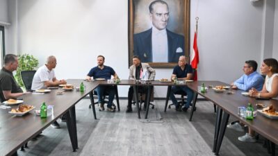 Bornova Belediye Başkanı Ömer Eşki, İzmir tekstil ve konfeksiyon sektörünün