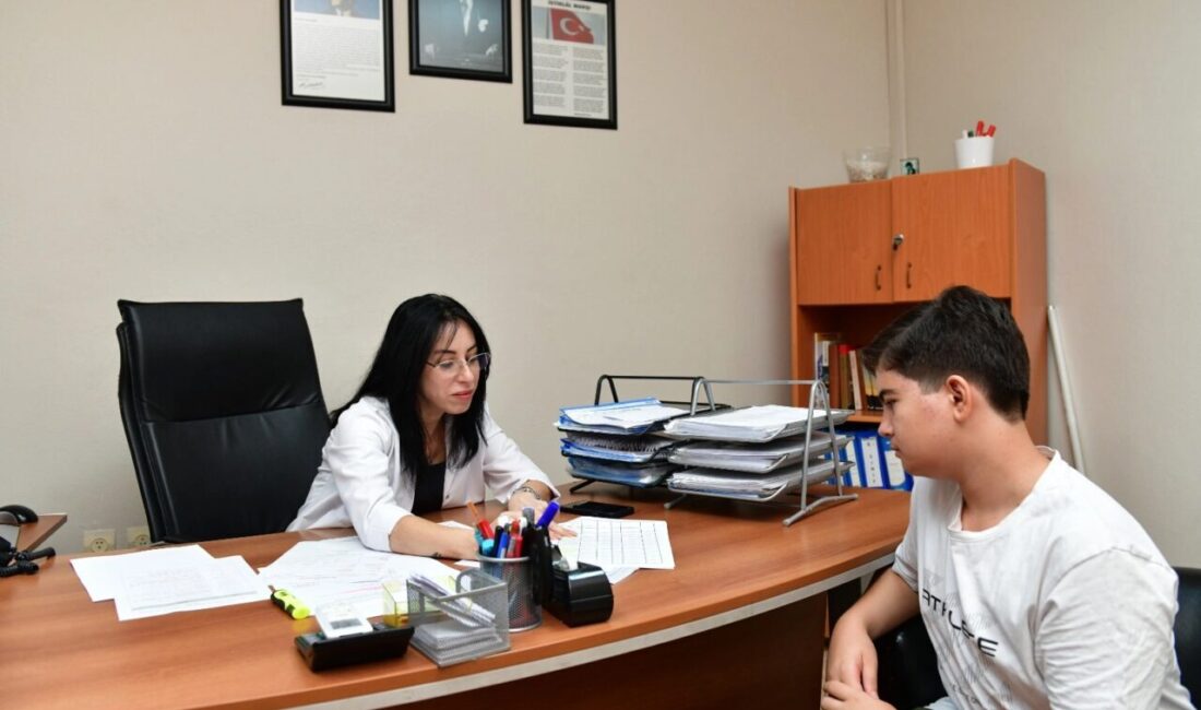 İzmir Çiğli Belediyesi Eğitim Merkezi (ÇİBEM), üniversite adaylarının geleceklerine doğru