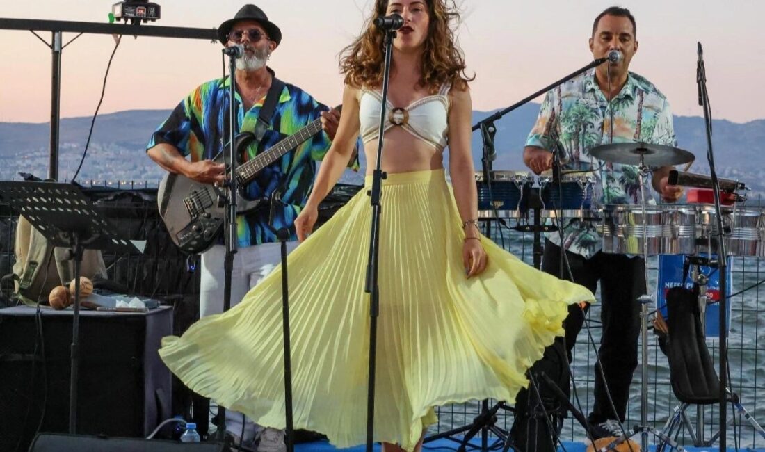 İzmir Marina, yaz boyunca Körfez manzarası eşliğinde müzik dolu gecelere