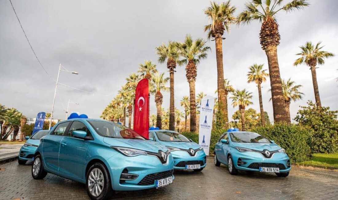 İzmir Büyükşehir Belediyesi, hizmet filosundaki 100 elektrikli araç sayesinde 