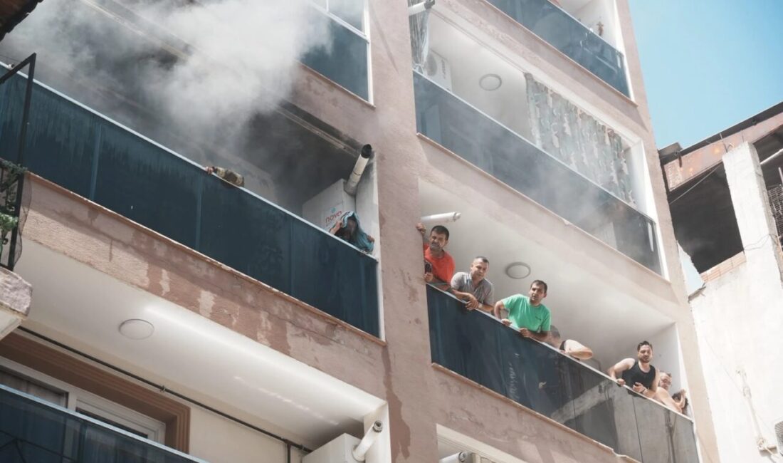 İzmir’in Bayraklı ilçesinde 3 katlı bir binanın ikinci  katında