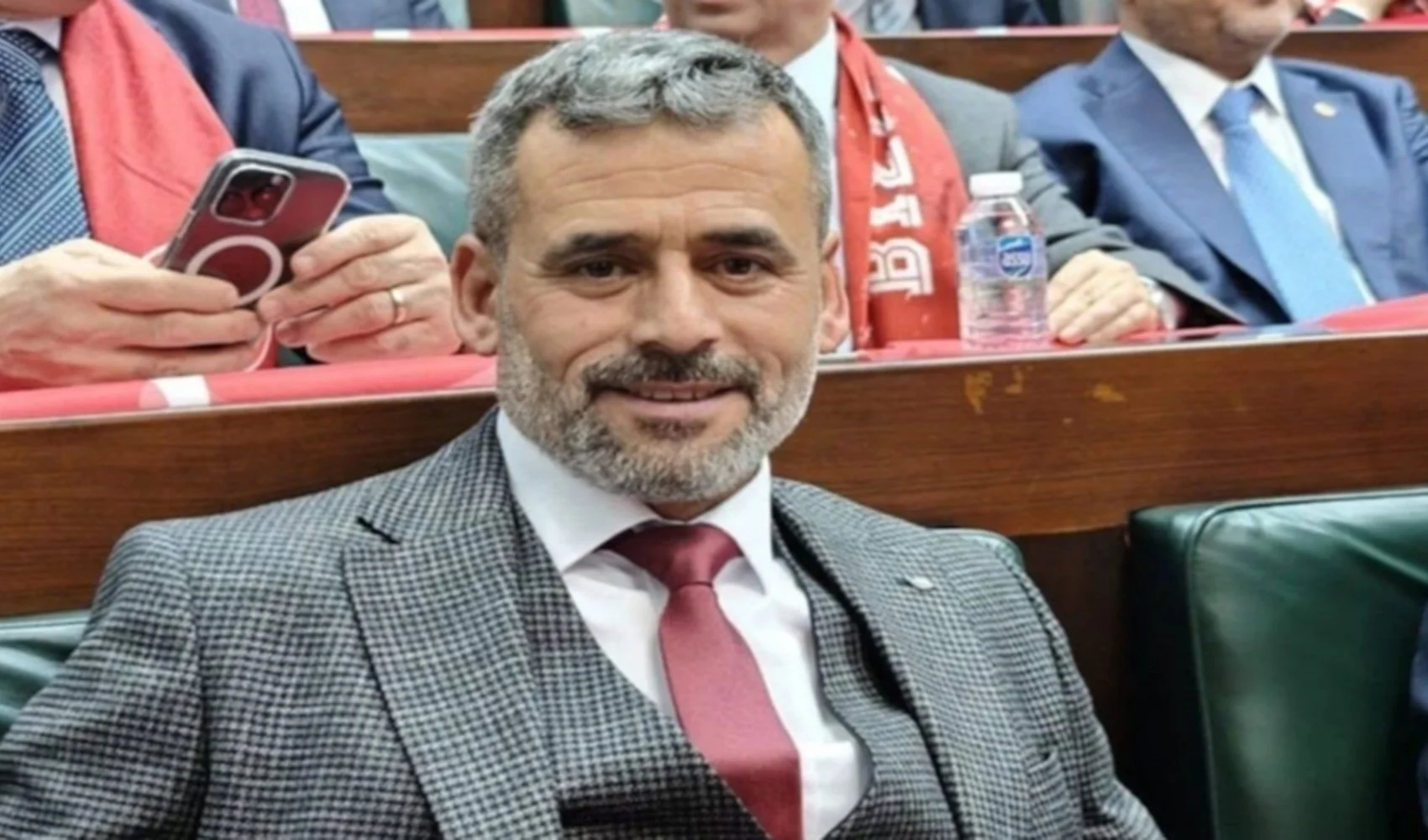 Afyonkarahisar‘ın Dinar ilçesindeki Haydarlı beldesinde, Belediye Başkanı Süleyman Çetinkaya, evinin
