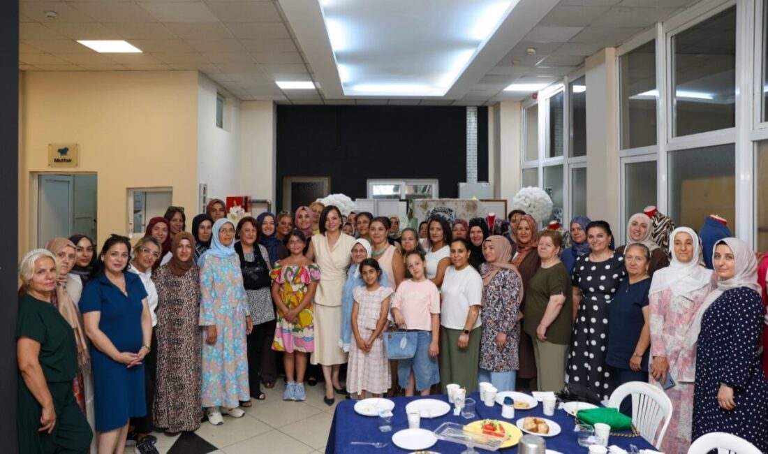 Karabağlar Belediyesi Tekstil Akademi'de eğitimlere başlayan 51 kadın, mezuniyet buluşmasına