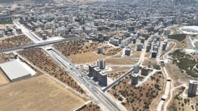 Kent genelinde ulaşım yatırımlarını sürdüren Şanlıurfa Büyükşehir Belediyesi, Karaköprü Batıkent