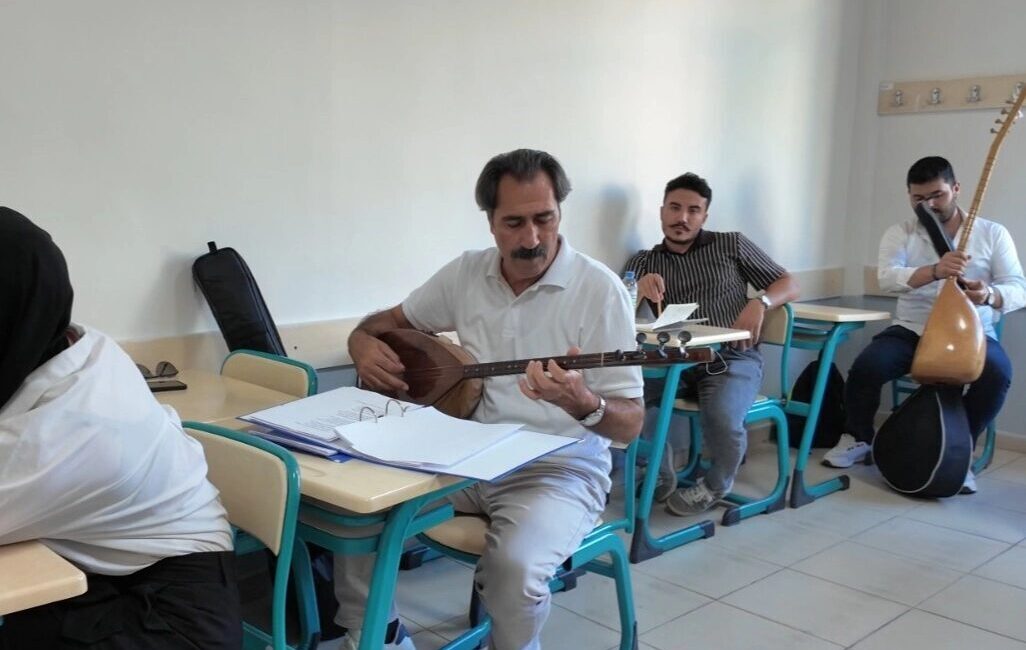 Kayseri Büyükşehir Belediyesi bünyesinde faaliyet gösteren KAYMEK, Şiir Atölyesi Kursu