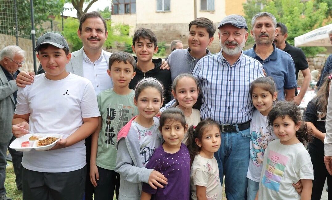 Kayseri Kocasinan Belediye Başkanı Ahmet Çolakbayrakdar, Güneşli Mahallesi’nde bu yıl