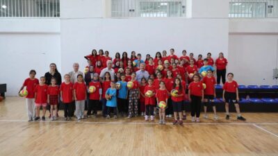 Kayseri Melikgazi Belediyesi, ilçenin dört bir yanında açtığı ücretsiz yaz