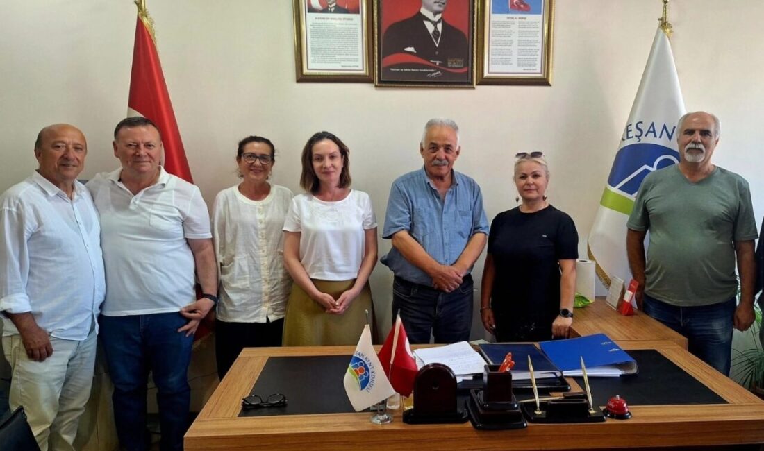 Keşan Kent Konseyi Başkanı Hasan Karagöz ve Yürütme Kurulu üyeleri,