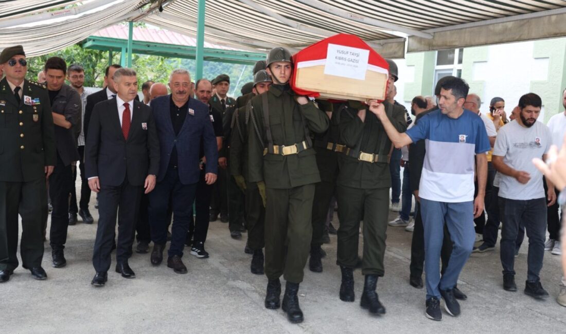 Artvin'de vefat eden Kıbrıs gazisi Yusuf Tayşi'nin cenazesi, Murgul Merkez