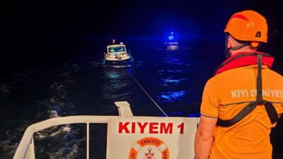 Çanakkale Kilitbahir önlerinde içinde 9 kişinin bulunduğu tekne, Kıyı Emniyeti
