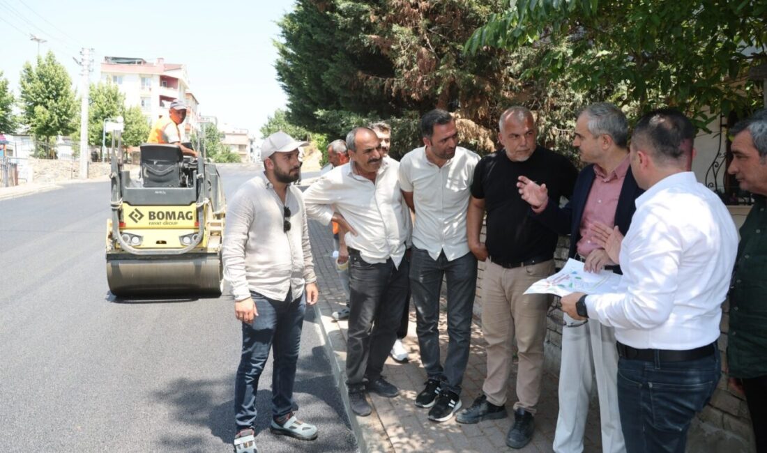 Kocaeli Çayırova Belediye Başkanı Bünyamin Çiftçi, Özgürlük Mahallesi’nde yapımı devam eden