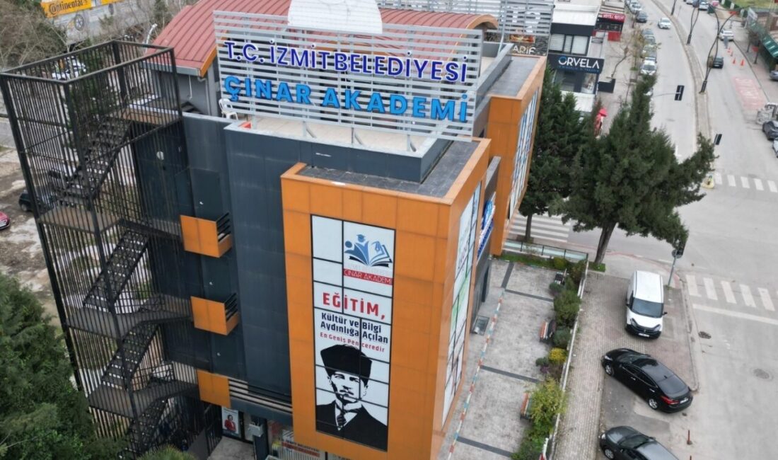 Kocaeli İzmit Belediyesi Çınar Akademi, YKS sonuçlarının açıklanmasının ardından üniversite
