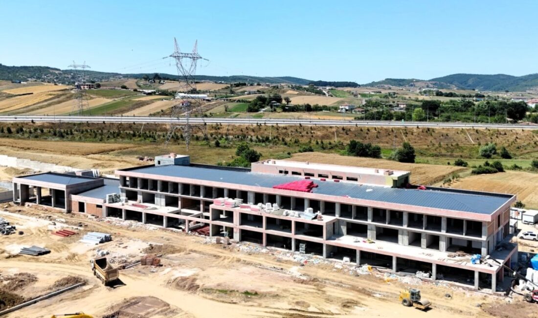 Sporda başarıyı tesisleşmeyle destekleyen Kocaeli Büyükşehir Belediyesi, modern spor yatırımlarına