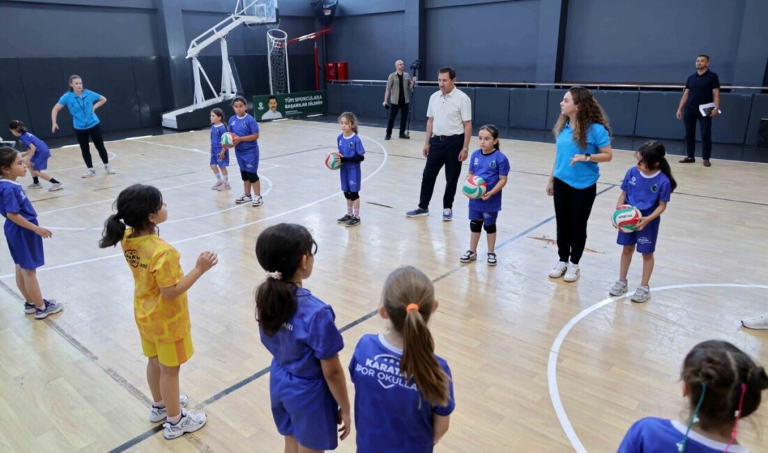 Konya'da Karatay Belediye Başkanı Hasan Kılca, Karatay Yaz Spor Okulları'nı