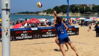 Kocaeli Büyükşehir Belediyesi’nin denizin ve sporun buluştuğu Kumcağız Sahili’nde düzenlediği